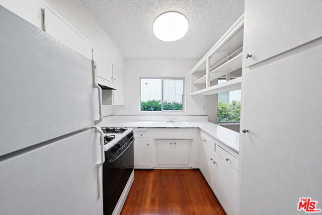 941 North San Vicente Boulevard, 4 photo 9