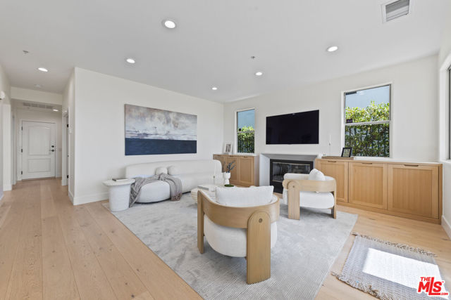 16724 Calle Arbolada, Pacific Palisades CA: https://media.crmls.org/mediaz/8b5d34ad-fe91-4c4f-b396-5dec9cf9a19d.jpg