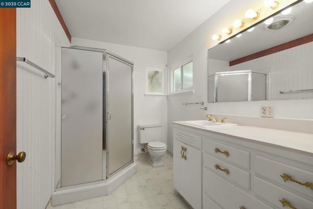 305 Overhill Rd, Orinda CA: https://media.crmls.org/mediaz/8b5d705b-d047-49c2-9916-b986e61ed068.jpg