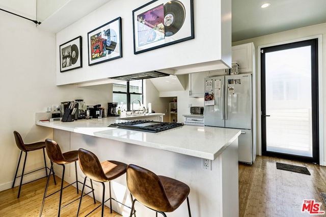 28 Ozone Avenue, Venice CA: https://media.crmls.org/mediaz/8b5d97ee-cdc2-4ce1-8899-b9bcebc556f7.jpg