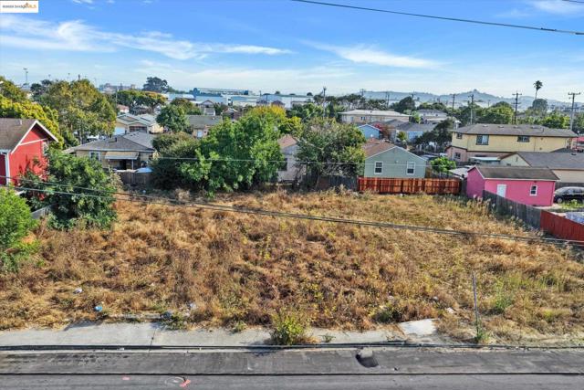 724 Chesley Ave, Richmond CA: https://media.crmls.org/mediaz/8b5dc771-fe3d-4e8d-a96a-c324644dd82e.jpg