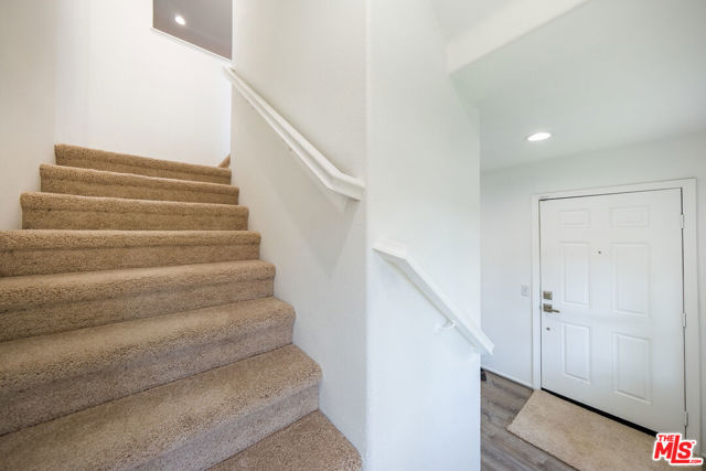14661 Sherman Way, Van Nuys CA: https://media.crmls.org/mediaz/8b5e7436-81e8-429a-acea-9f0deec2f45f.jpg