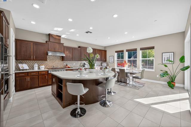 7058 Atlas Peak Dr, Dublin CA: https://media.crmls.org/mediaz/8b5ef950-59fd-410d-85f4-8d52d675d056.jpg