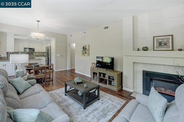 5910 Horsemans Canyon Dr, Walnut Creek CA: https://media.crmls.org/mediaz/8b5efb88-f0ab-41eb-9b65-9313825e5f4a.jpg