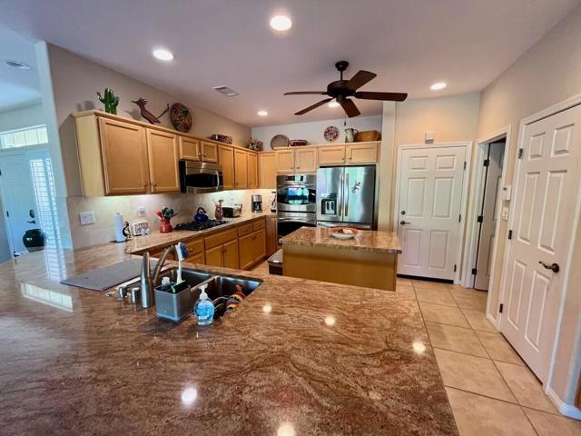 81407 Golden Poppy Way, La Quinta CA: https://media.crmls.org/mediaz/8b5f5714-90e4-4d5f-9d81-3d65709a2b71.jpg