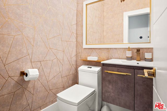 1083 E Circulo San Sorrento Road, Palm Springs CA: https://media.crmls.org/mediaz/8b5f61c9-d3f8-4176-907e-f9bf3f54dcbe.jpg