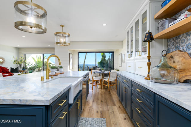 818 Caliente Lane, Ventura CA: https://media.crmls.org/mediaz/8b5f8208-a2a4-452f-b900-b3c69a3e2f93.jpg