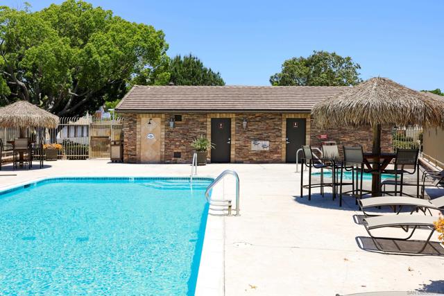 5033 Los Morros Way, Oceanside CA: https://media.crmls.org/mediaz/8b5f9405-ed50-4801-a025-a3319fbf647b.jpg
