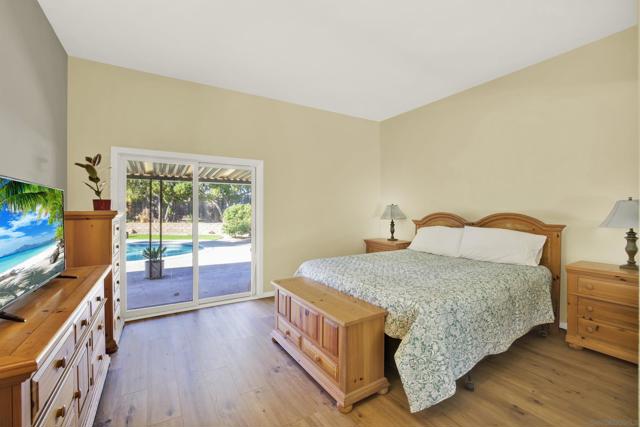 14152 Kendra Way, Poway CA: https://media.crmls.org/mediaz/8b5f978c-5ee4-4d13-9639-2dbf9d18d634.jpg