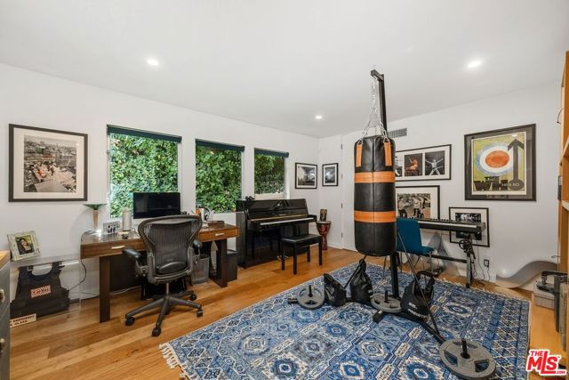 3112 Corda Drive, Los Angeles CA: https://media.crmls.org/mediaz/8b5f9b78-3890-405a-8d0c-b71e081859e1.jpg