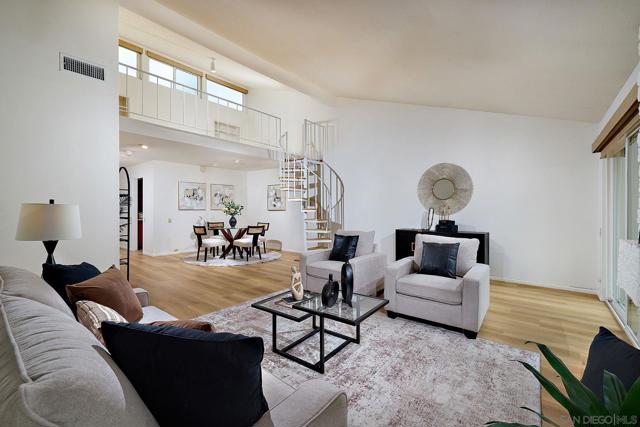 2162 Caminito Circulo Sur, La Jolla CA: https://media.crmls.org/mediaz/8b5faef4-80d7-4900-a08d-7ef1638a4a1f.jpg