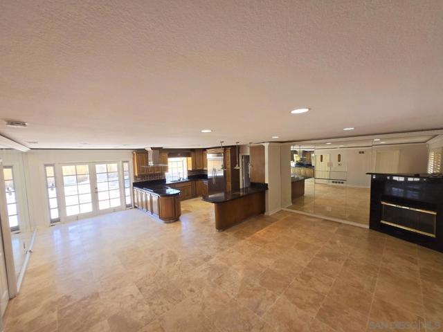 68 E Bonita Rd, Chula Vista CA: https://media.crmls.org/mediaz/8b5ff968-3bd4-4fff-a0b1-50ffdb5201d4.jpg