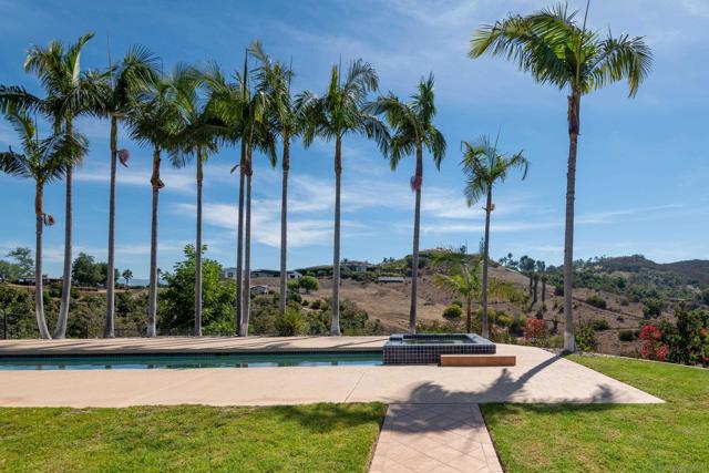 30343 Calle La Reina, Bonsall CA: https://media.crmls.org/mediaz/8b60f3fd-3791-46ae-bf06-cb480211463d.jpg