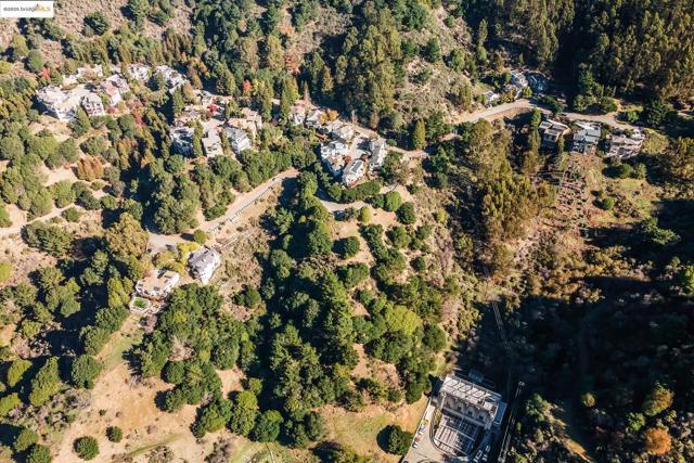 0 Tunnel Rd, Oakland CA: https://media.crmls.org/mediaz/8b610d9e-e337-4faa-b6f3-01f7e1e8a97e.jpg