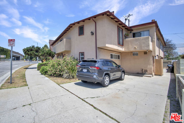 4600 Sawtelle Boulevard, Los Angeles CA: https://media.crmls.org/mediaz/8b617657-5773-4d71-9570-a30de713f3b5.jpg