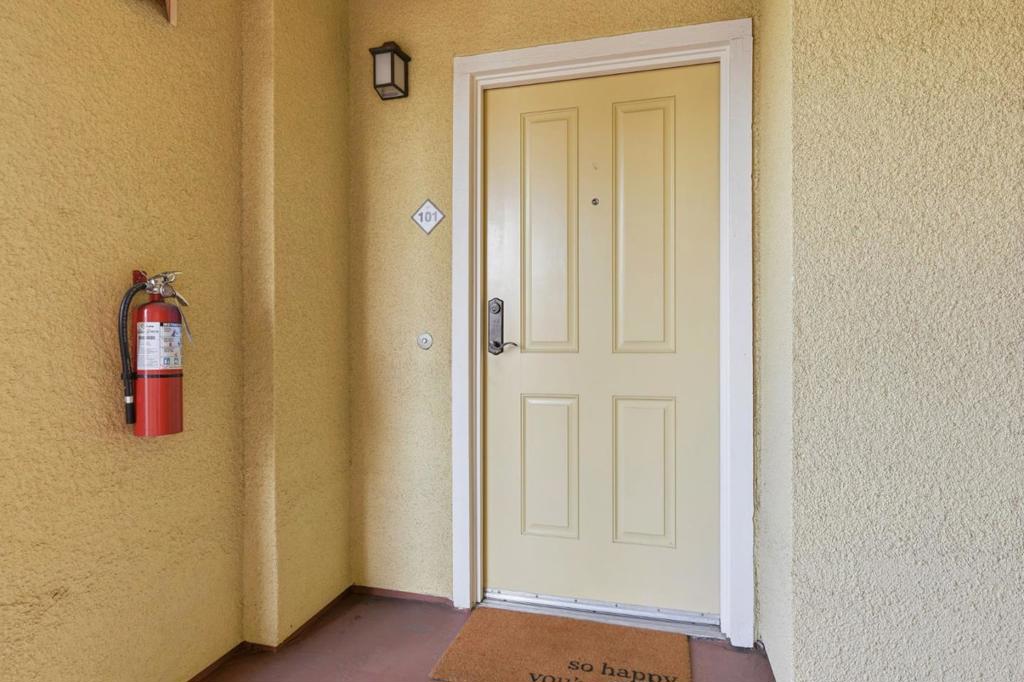 https://media.crmls.org/mediaz/8b61fff2-2e5c-4cc2-911f-b05023225534.jpg?preset=X-Large