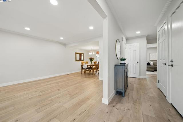 2387 Gomes Rd, Fremont CA: https://media.crmls.org/mediaz/8b620152-1ccc-4610-8f32-a261639cfc29.jpg
