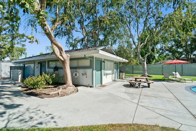 350 N 1st Street, Campbell CA: https://media.crmls.org/mediaz/8b623c40-2044-4740-9412-535416e80338.jpg