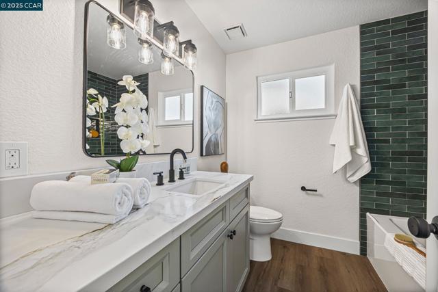 9822 Doyle Ct, Stockton CA: https://media.crmls.org/mediaz/8b63f852-2bb6-4fc5-8a49-0a424d97c297.jpg