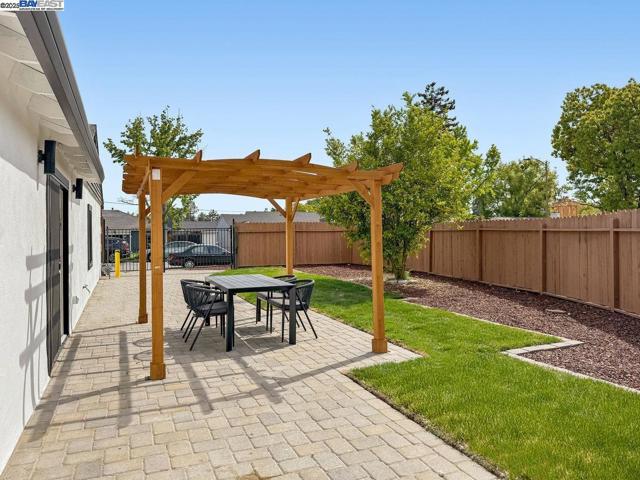 450 Lancaster Way, Redwood City CA: https://media.crmls.org/mediaz/8b641dec-119c-4fdf-ac0b-8d0266a7499f.jpg