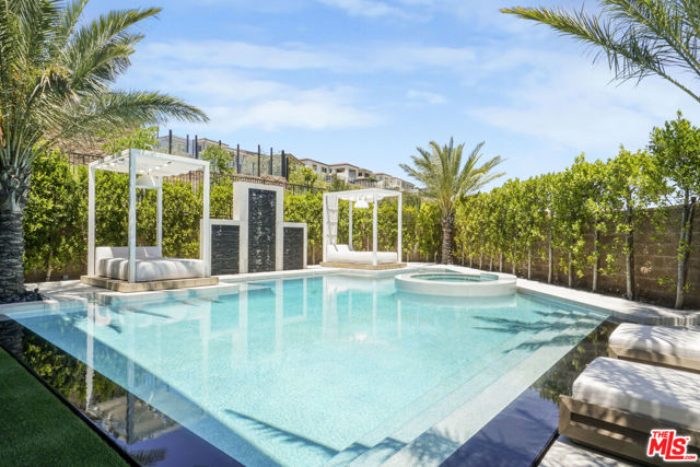 20472 W Windsor Lane, Porter Ranch CA: https://media.crmls.org/mediaz/8b64308c-5fa0-4f92-a30a-cf70d1ac44cc.jpg