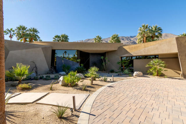 740 N Prescott Drive, Palm Springs CA: https://media.crmls.org/mediaz/8b649caa-cdd3-48b4-b0a5-485d7aa0f816.jpg