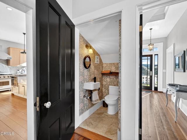 Detail Gallery Image 15 of 56 For 44900 Little Lake Rd, Mendocino,  CA 95460 - 5 Beds | 2/1 Baths