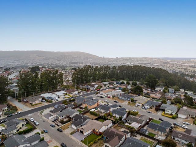 2521 Sherwood Drive, San Bruno CA: https://media.crmls.org/mediaz/8b64fd44-7749-4a45-b238-2560b02acff5.jpg