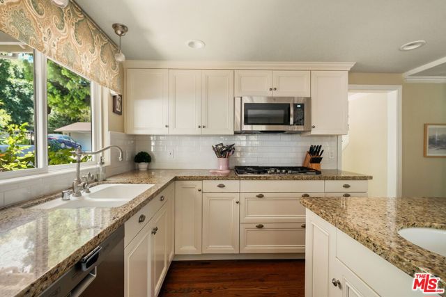 3411 Markridge Road, La Crescenta CA: https://media.crmls.org/mediaz/8b655494-0710-4c1f-aec8-f4f019eeff23.jpg