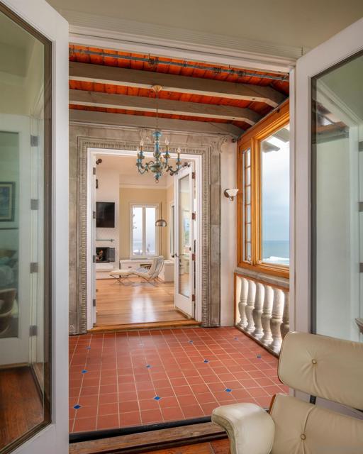 5143 Shore Drive, Carlsbad CA: https://media.crmls.org/mediaz/8b65718e-daf8-4b55-bd80-e3d82934aa70.jpg