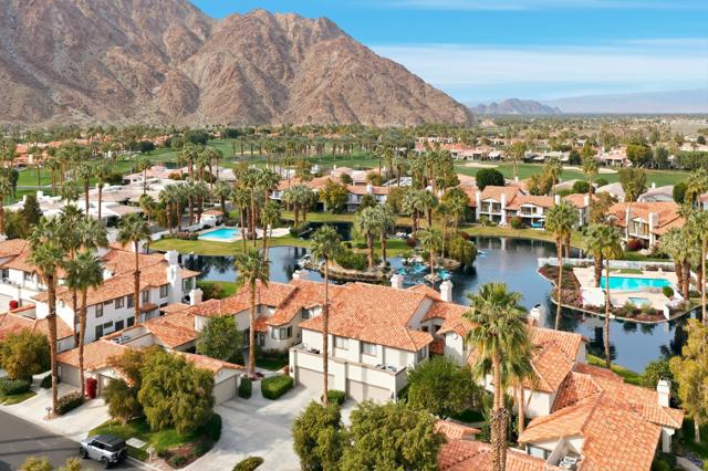 79798 Olympia, La Quinta CA: https://media.crmls.org/mediaz/8b657fdb-6f26-44cc-9e74-4b48fb95e024.jpg