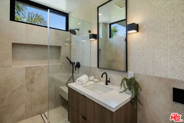 137 S Wetherly Drive, Beverly Hills CA: https://media.crmls.org/mediaz/8b6623db-f728-49cf-af26-40fb73262356.jpg