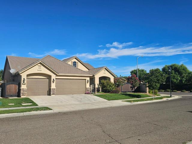 1703 Cobblefield Lane, Los Banos CA: https://media.crmls.org/mediaz/8b6643b6-0d94-466c-9e04-4ae8516d8470.jpg