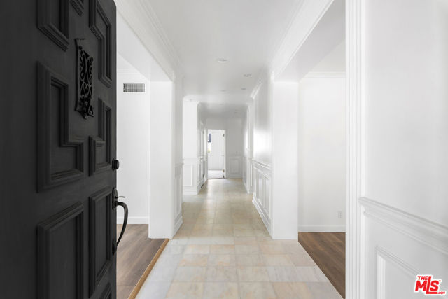 502 Smithwood Drive, Beverly Hills CA: https://media.crmls.org/mediaz/8b6644fe-1df5-420c-8b44-df79b3a595fa.jpg