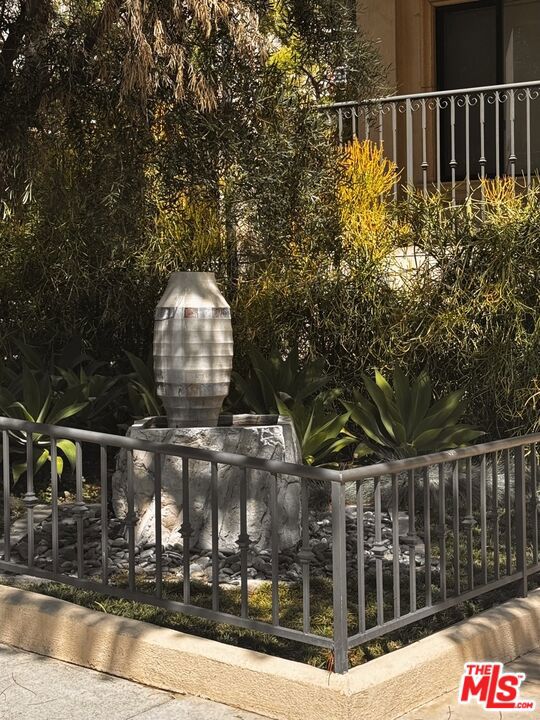 https://media.crmls.org/mediaz/8b664d46-d247-4493-9ff2-8b89d37392a1.jpg?preset=X-Large