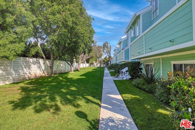 5811 Woodman Avenue, 22 photo 2