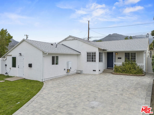10914 Mcvine Avenue, Sunland CA: https://media.crmls.org/mediaz/8b667bf0-61c0-4d21-acd6-d7386bbd6a90.jpg