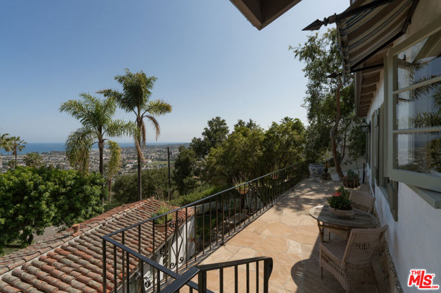 15 Loma Media Road, Santa Barbara CA: https://media.crmls.org/mediaz/8b667d14-8ee4-443f-9d9e-f70fab775b1c.jpg
