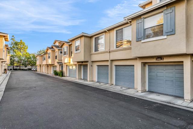 3315 Skyward Place, San Jose CA: https://media.crmls.org/mediaz/8b66a9e3-c652-4885-b44a-f14854e13f0b.jpg