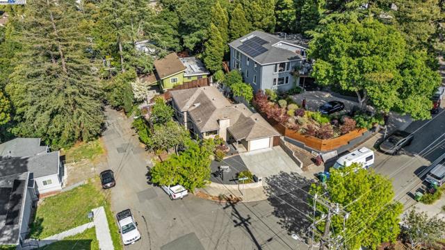 6400 Mokelumne Ave, Oakland CA: https://media.crmls.org/mediaz/8b66fbcd-f7f1-4c8b-b4dc-a50b4b7ebbf0.jpg