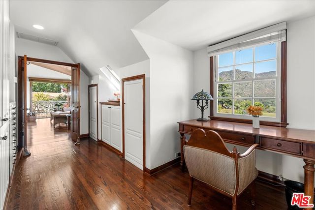 3314 Wonder View Drive, Los Angeles CA: https://media.crmls.org/mediaz/8b6747e7-e3df-4fb5-aeb2-f42302045435.jpg