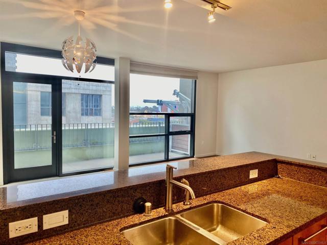 350 11th Avenue, San Diego CA: https://media.crmls.org/mediaz/8b674ab9-1636-47f1-aa4d-7e8a11698549.jpg