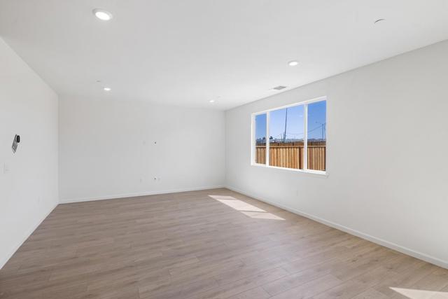 1911 Amaryllis Drive, Hollister CA: https://media.crmls.org/mediaz/8b674bde-6b14-40ac-b91d-67dd50c6b103.jpg