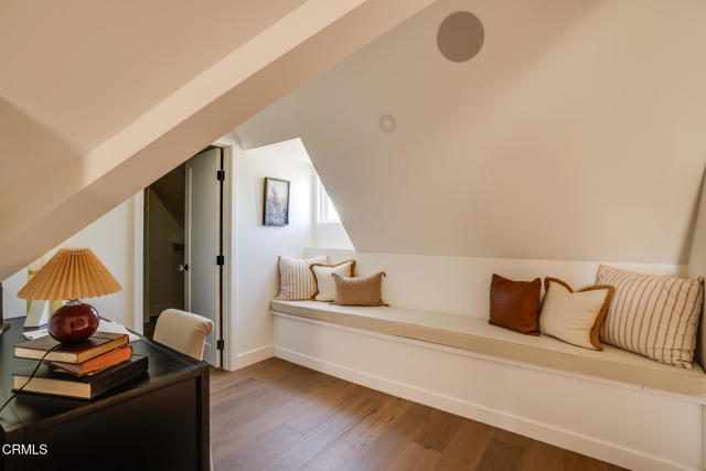 5163 Highland View Avenue, Los Angeles CA: https://media.crmls.org/mediaz/8b688a71-476b-466b-80ad-83e695d06ce1.jpg