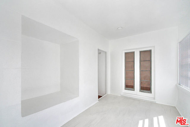 4090 Creed Avenue, Los Angeles CA: https://media.crmls.org/mediaz/8b68a174-f797-4e72-b7e4-1cb1238bcf22.jpg