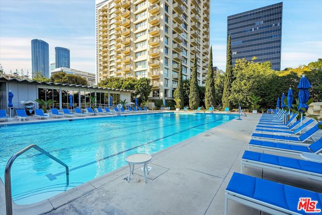 2160 E Century Parkway, Los Angeles CA: https://media.crmls.org/mediaz/8b68b775-ad92-4306-9e00-6cec14283401.jpg