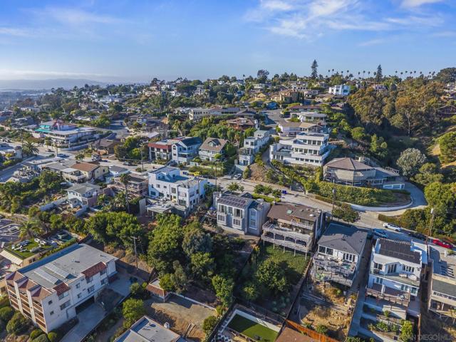 2045 W California St, San Diego CA: https://media.crmls.org/mediaz/8b69099a-6d14-4c53-8904-0d2a199fa062.jpg