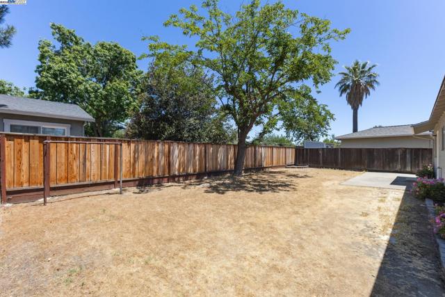 916 El Caminito, Livermore CA: https://media.crmls.org/mediaz/8b69625d-116c-4c6c-bd33-47d0f9176963.jpg