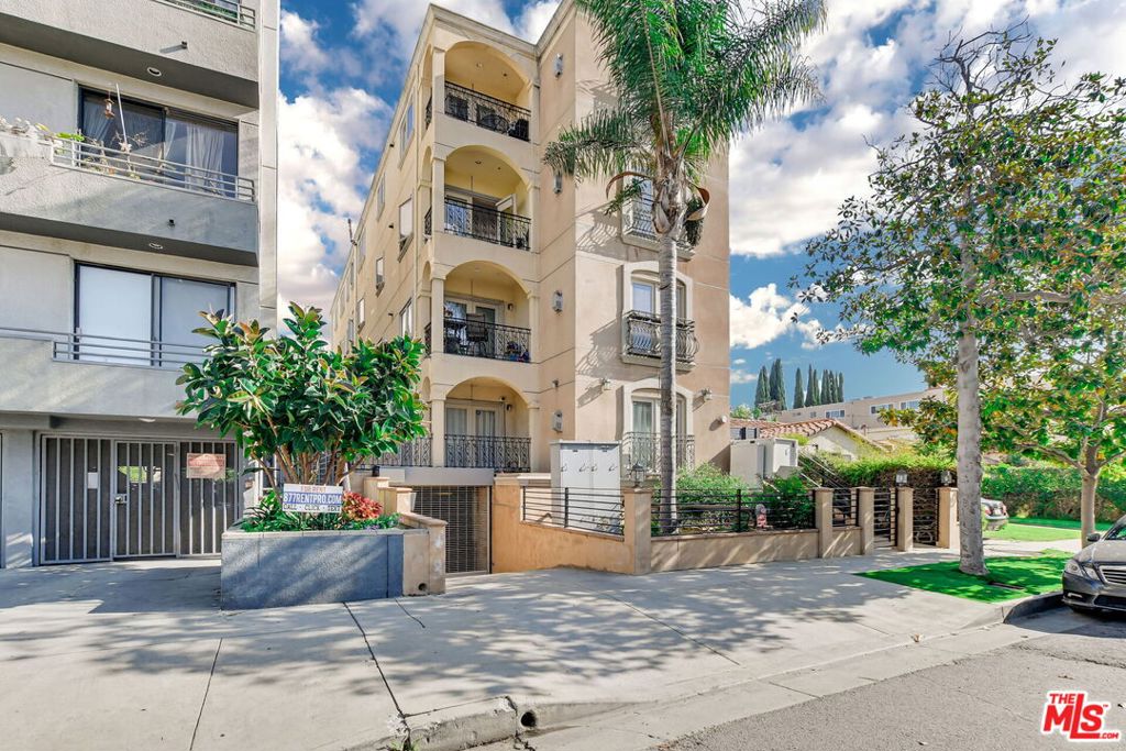 918 S Wooster Street #1