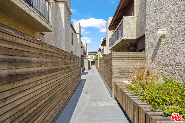 1655 Greenfield Avenue, Los Angeles CA: https://media.crmls.org/mediaz/8b6995cb-805c-4f89-b6cc-895a46fcfc21.jpg